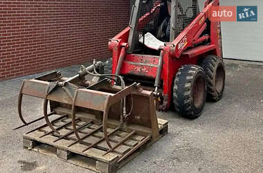 Фронтальні навантажувачі Gehl SL 1998 в Жвирці