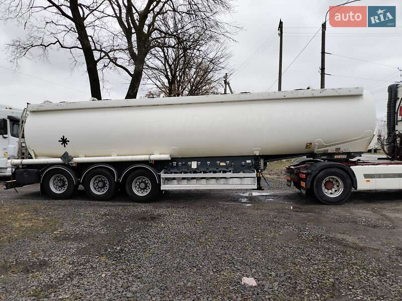Цистерна напівпричіп General Trailers SYY 2003 в Луцьку