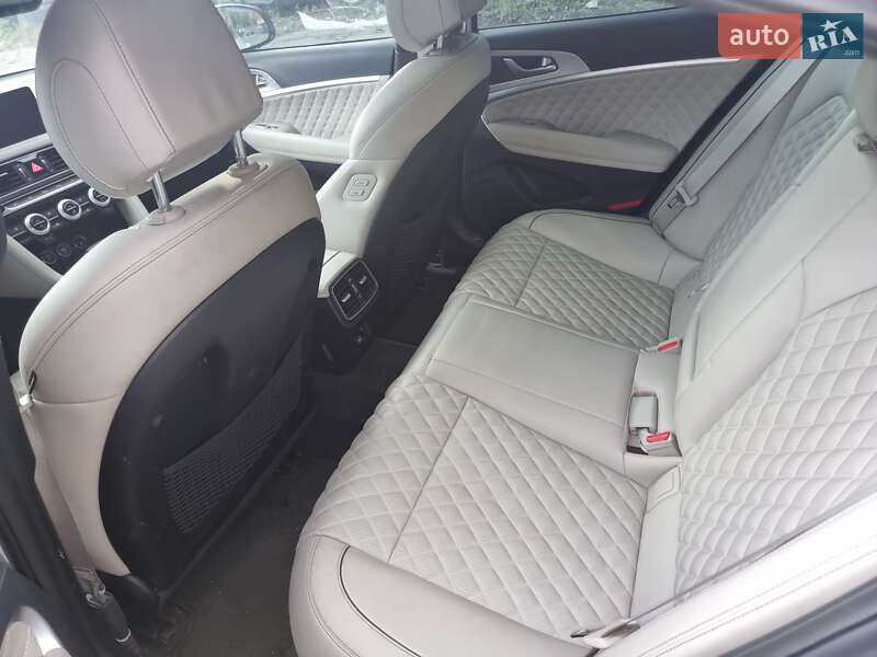 Седан Genesis G70 2022 в Киеве