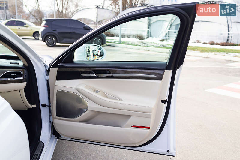 Седан Genesis G90 2018 в Киеве