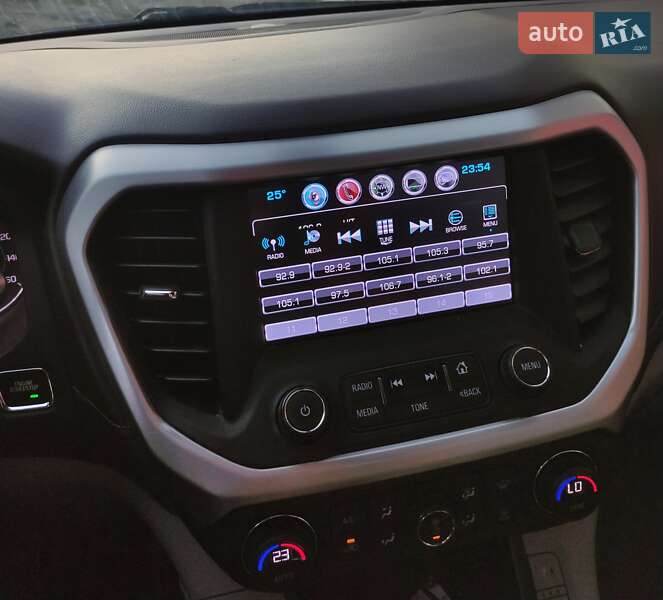 Внедорожник / Кроссовер GMC Acadia 2017 в Житомире