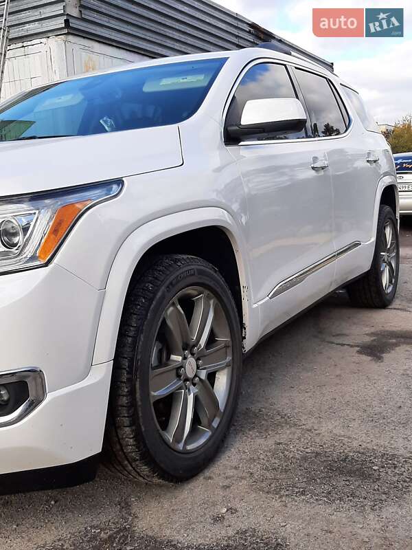 Позашляховик / Кросовер GMC Acadia 2017 в Новомосковську