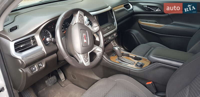 Внедорожник / Кроссовер GMC Acadia 2017 в Львове