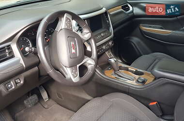 Внедорожник / Кроссовер GMC Acadia 2017 в 