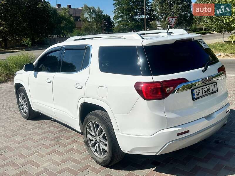Внедорожник / Кроссовер GMC Acadia 2016 в Запорожье