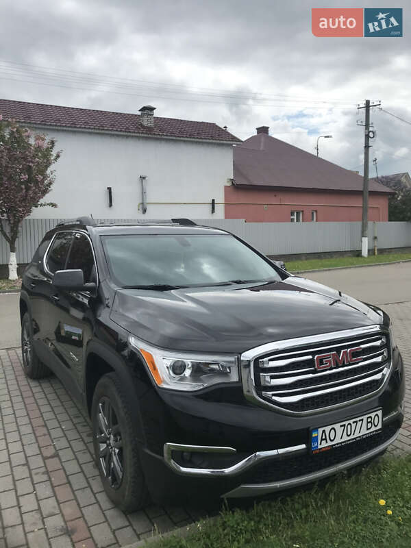 Внедорожник / Кроссовер GMC Acadia 2016 в Сваляве