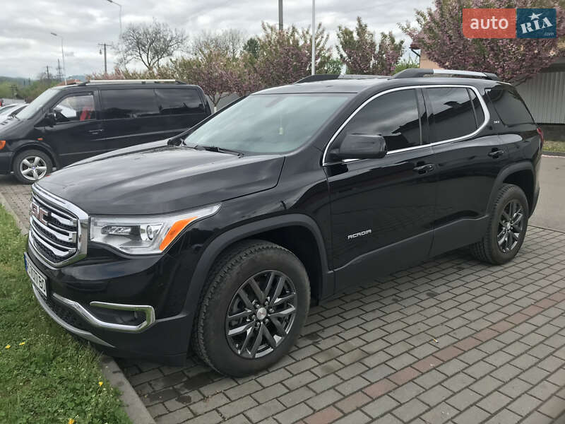 Внедорожник / Кроссовер GMC Acadia 2016 в Сваляве