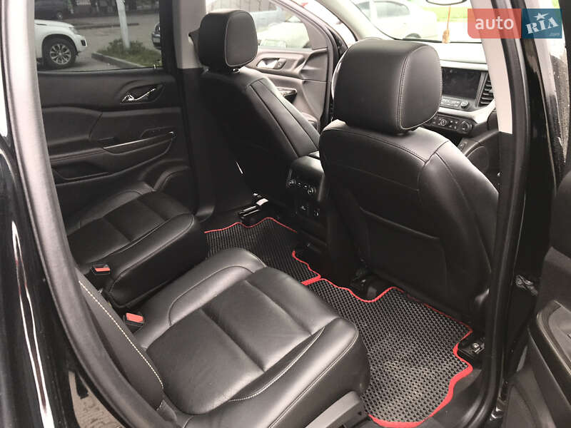 Внедорожник / Кроссовер GMC Acadia 2016 в Сваляве
