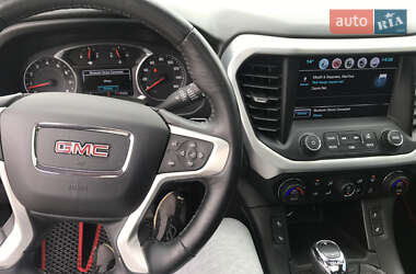 Внедорожник / Кроссовер GMC Acadia 2016 в Сваляве
