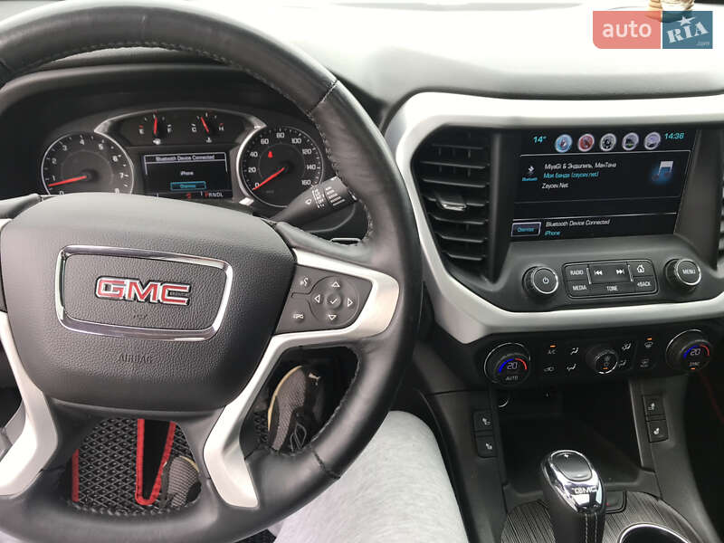 Внедорожник / Кроссовер GMC Acadia 2016 в Сваляве