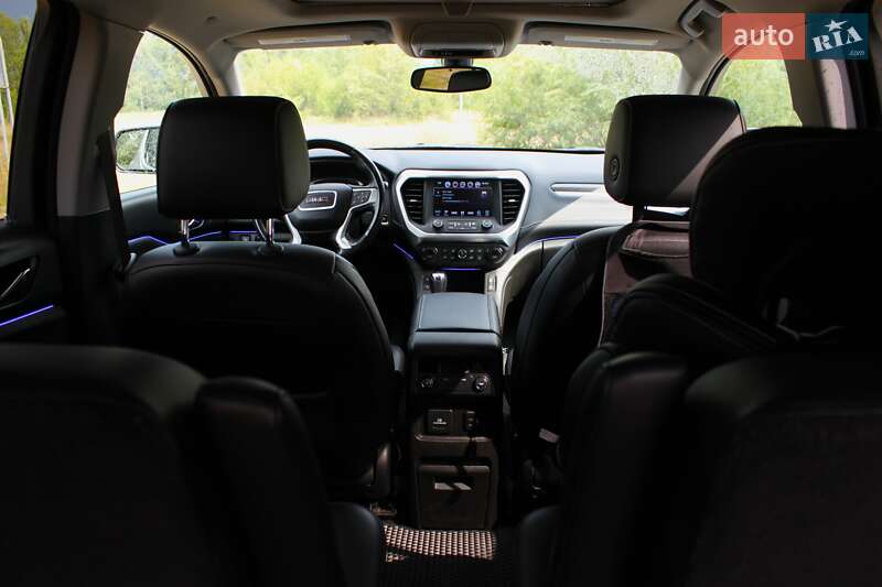 Позашляховик / Кросовер GMC Acadia 2017 в Києві