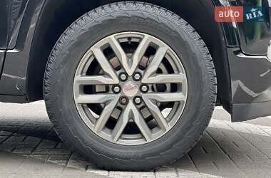 Позашляховик / Кросовер GMC Acadia 2016 в 