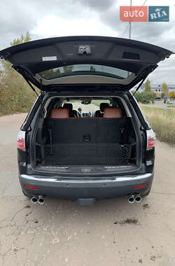 Внедорожник / Кроссовер GMC Acadia 2008 в 