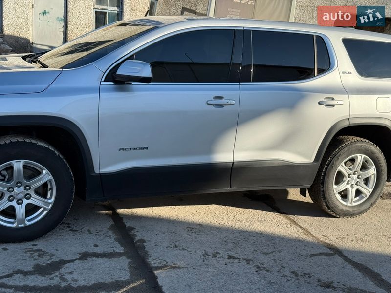 Внедорожник / Кроссовер GMC Acadia 2017 в Василькове
