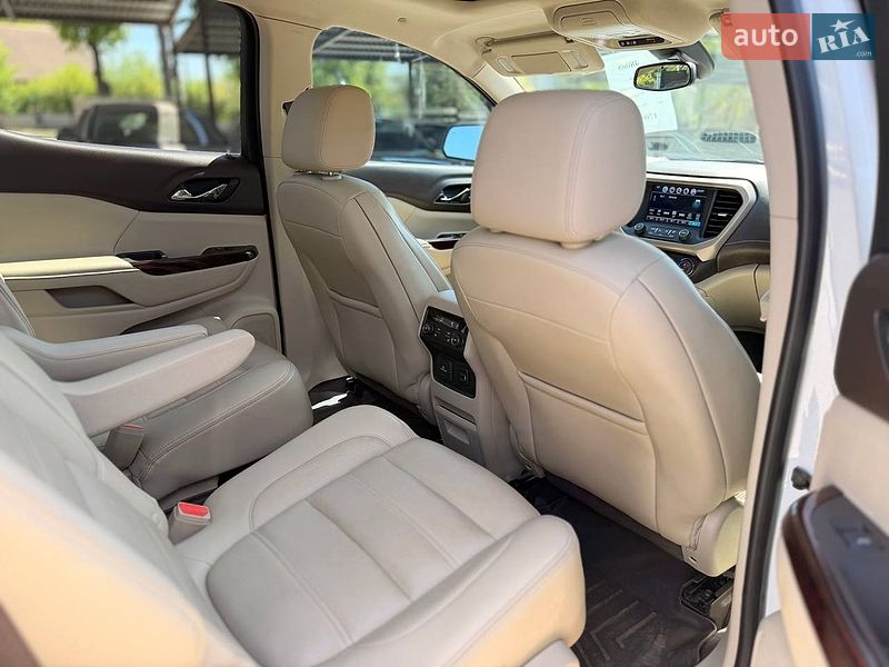 Внедорожник / Кроссовер GMC Acadia 2016 в Кривом Роге