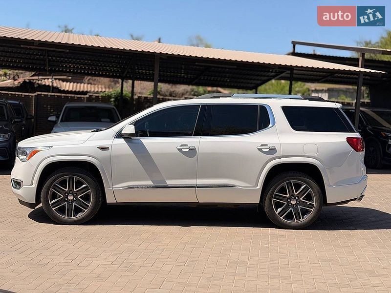 Внедорожник / Кроссовер GMC Acadia 2016 в Кривом Роге