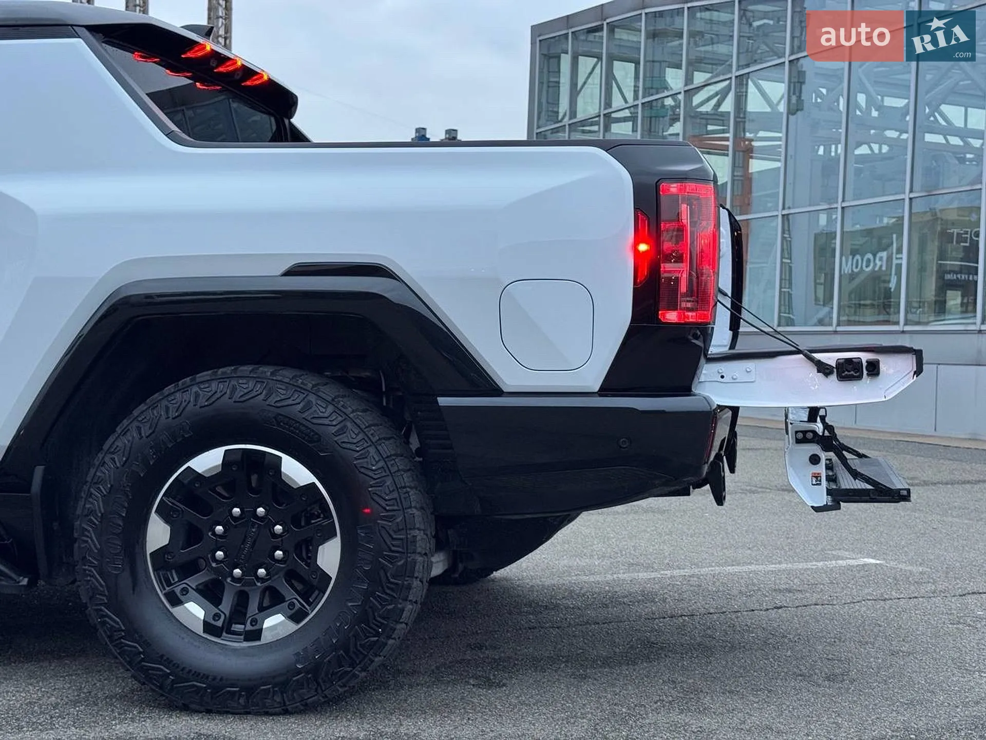 2024 GMC Hummer EV - мініатюра 28