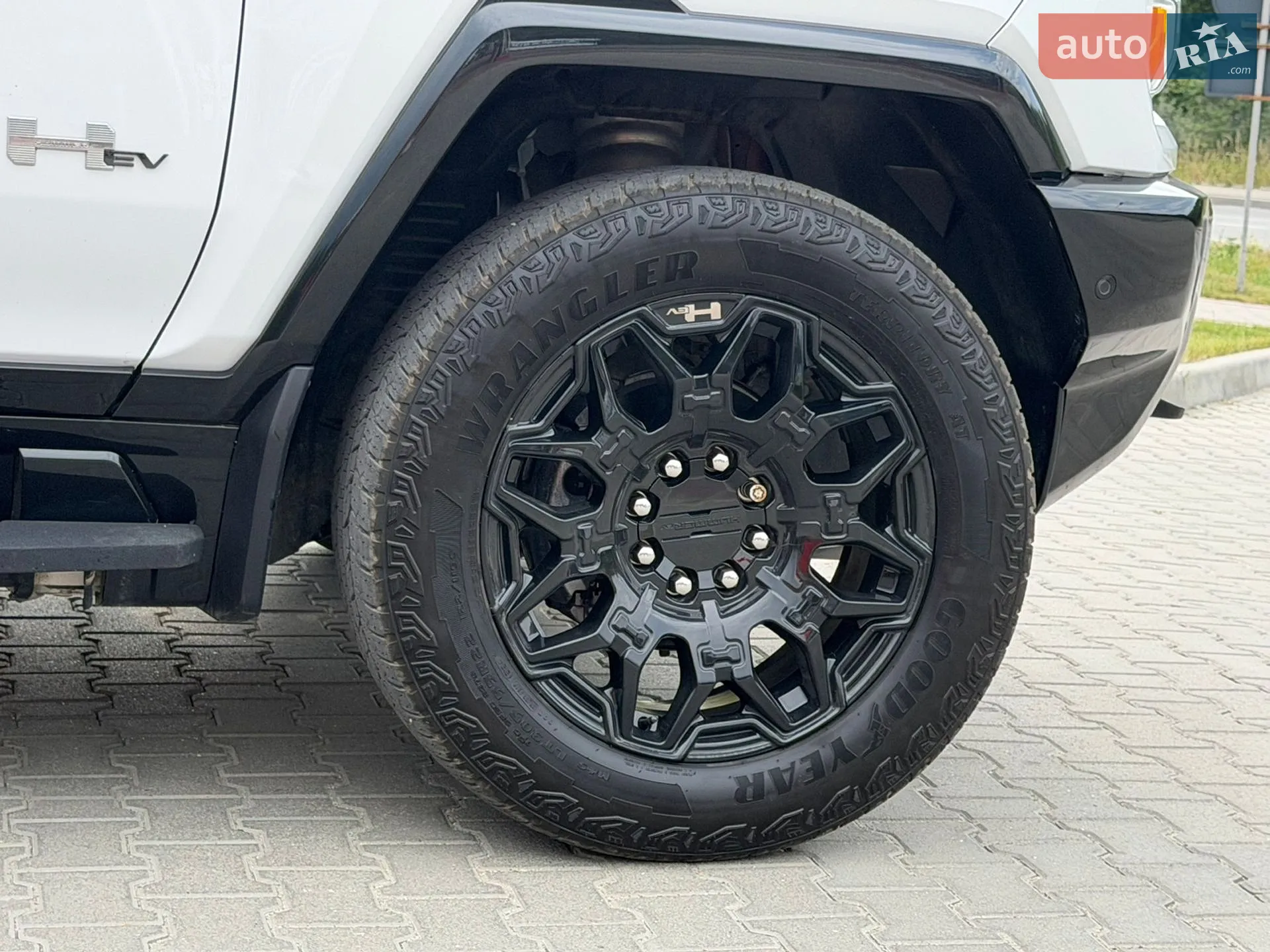 2024 GMC Hummer EV - мініатюра 11