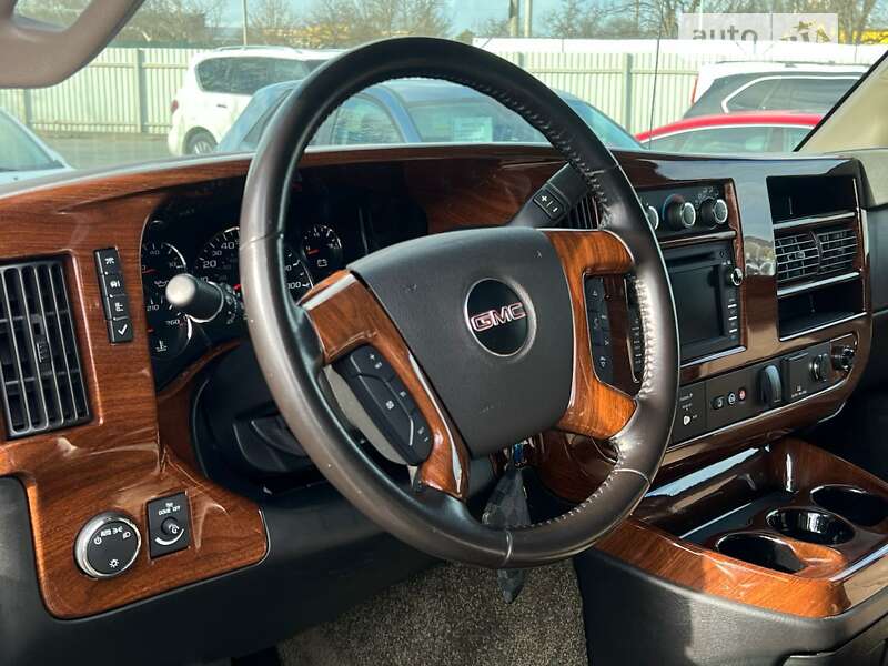 Минивэн GMC Savana 2016 в Черновцах