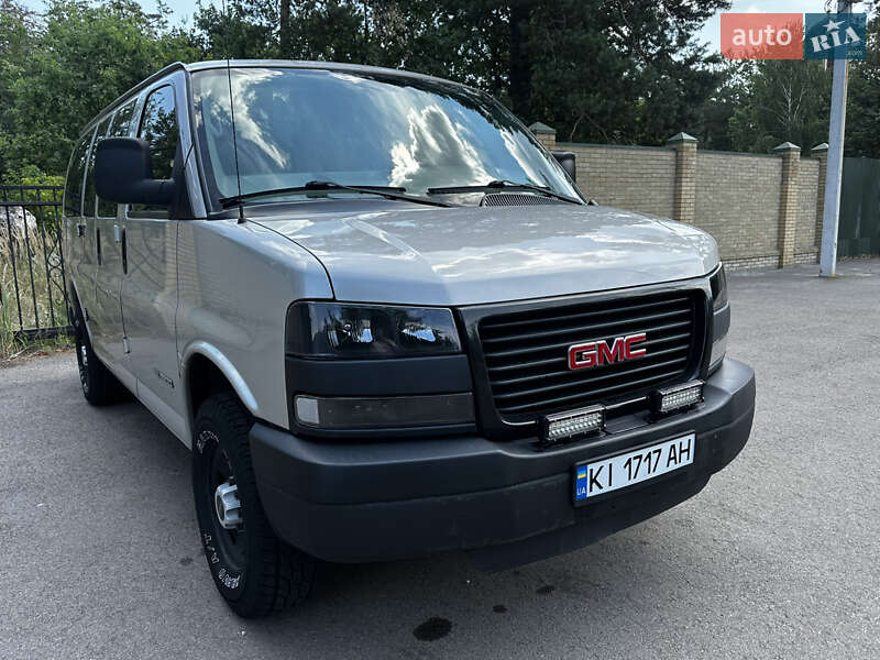 Мінівен GMC Savana 2005 в Києві