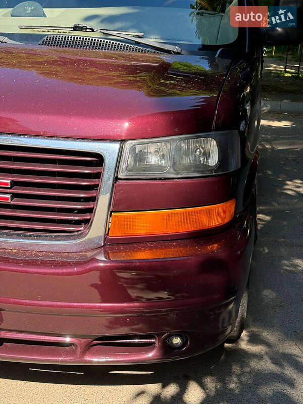 Минивэн GMC Savana 2003 в 
