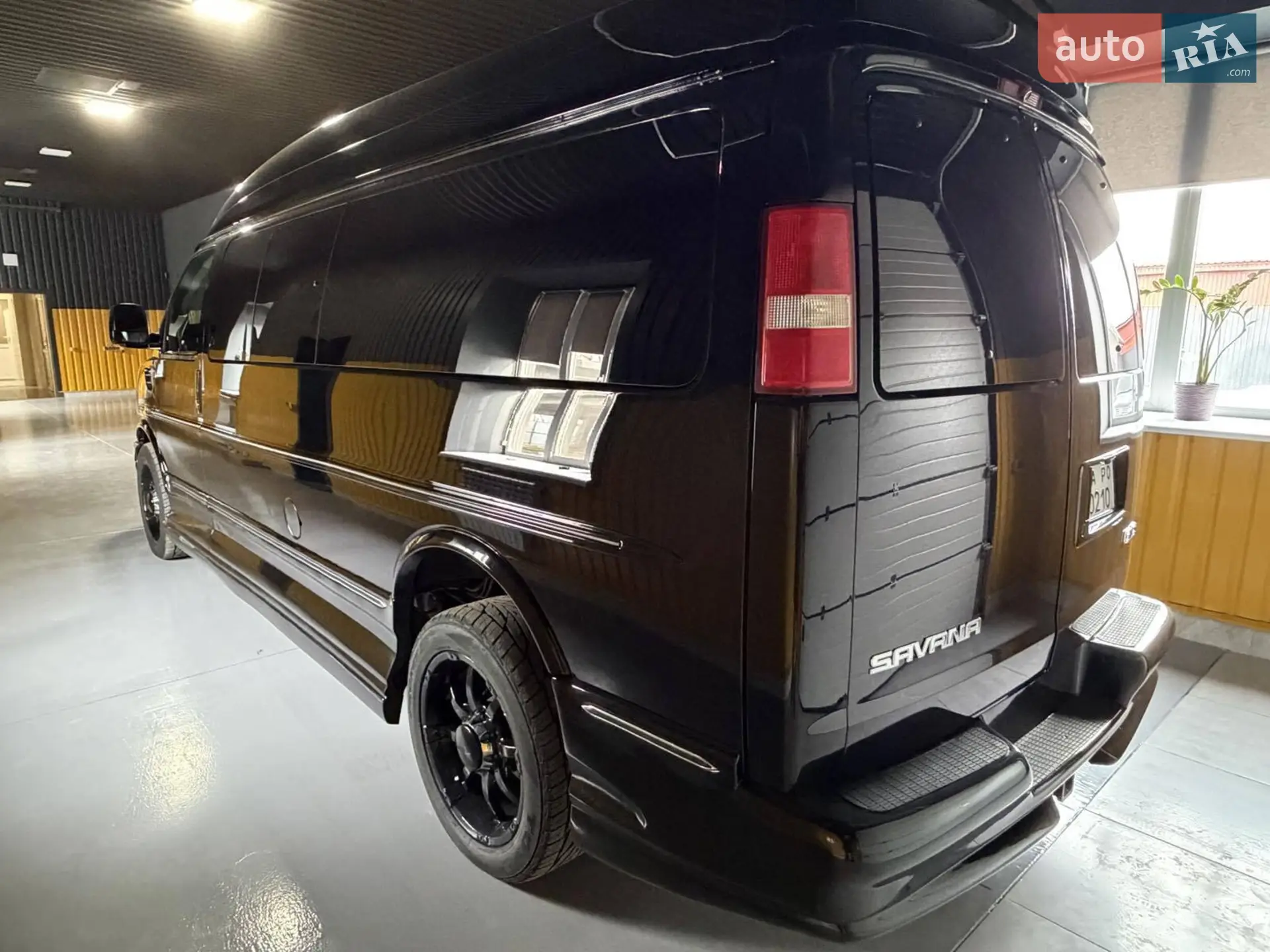 2010 GMC Savana - мініатюра 6