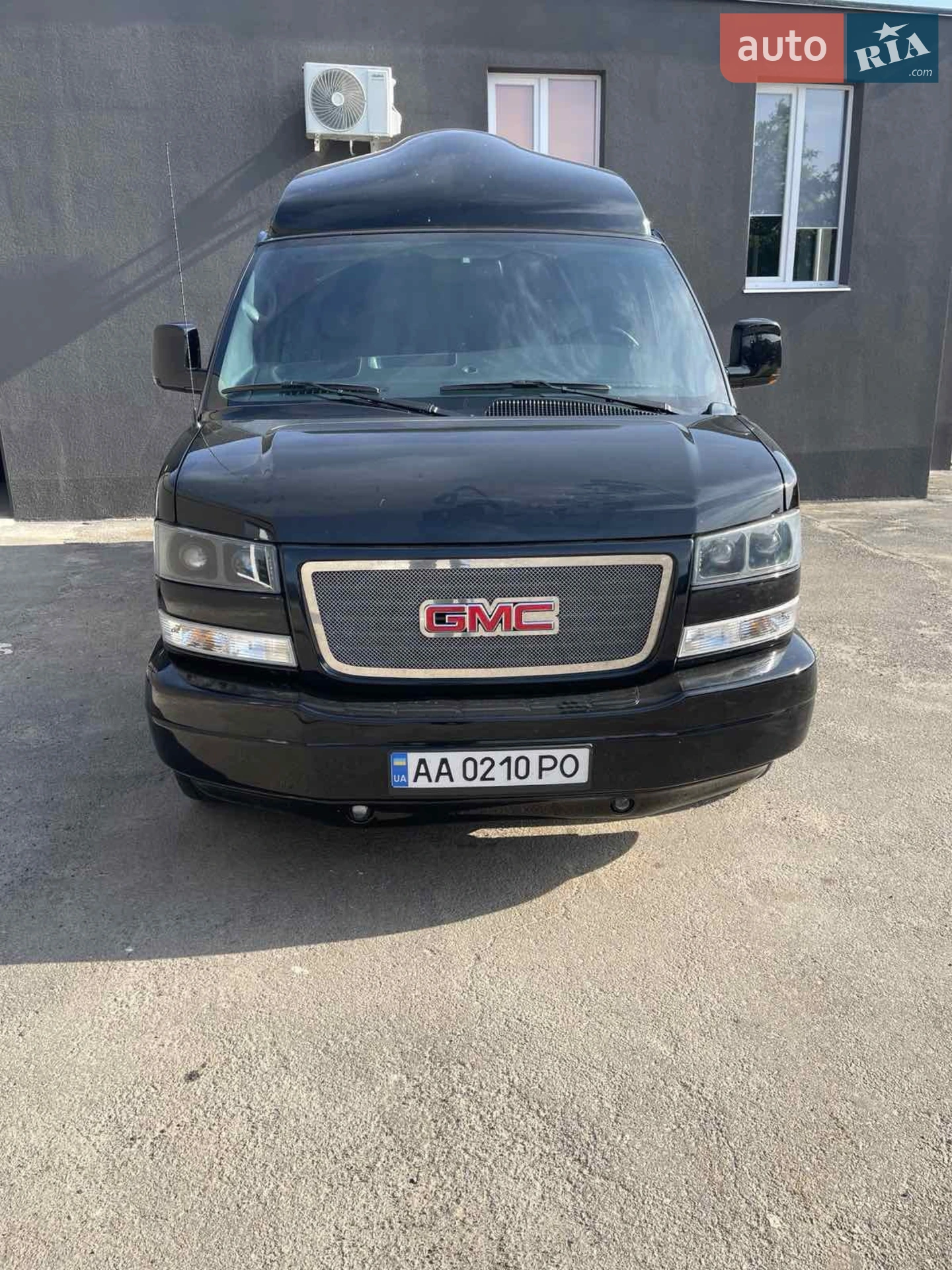 2010 GMC Savana - мініатюра 2