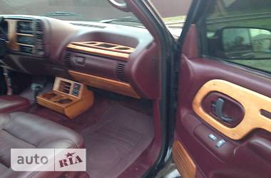Внедорожник / Кроссовер GMC Suburban 1996 в 