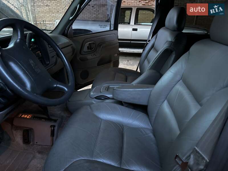 Внедорожник / Кроссовер GMC Yukon 1996 в Одессе
