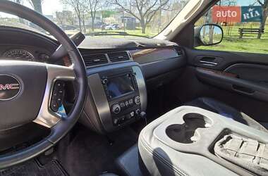 Внедорожник / Кроссовер GMC Yukon 2006 в 