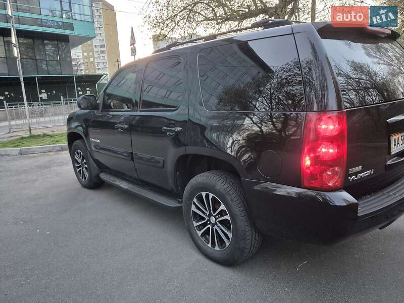 Внедорожник / Кроссовер GMC Yukon 2006 в Киеве