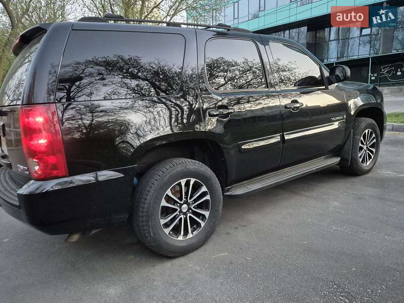 Внедорожник / Кроссовер GMC Yukon 2006 в Киеве
