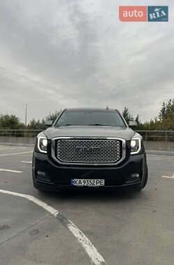 Внедорожник / Кроссовер GMC Yukon 2017 в 