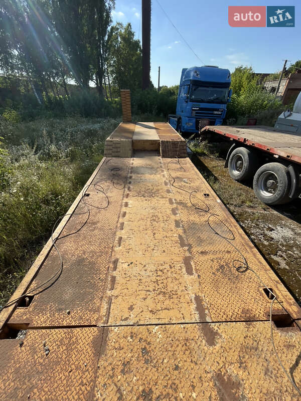 Низкорамна платформа Goldhofer STZ 1992 в Калинівці