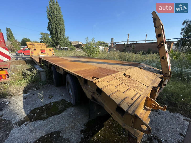 Низкорамна платформа Goldhofer STZ 1992 в Калинівці