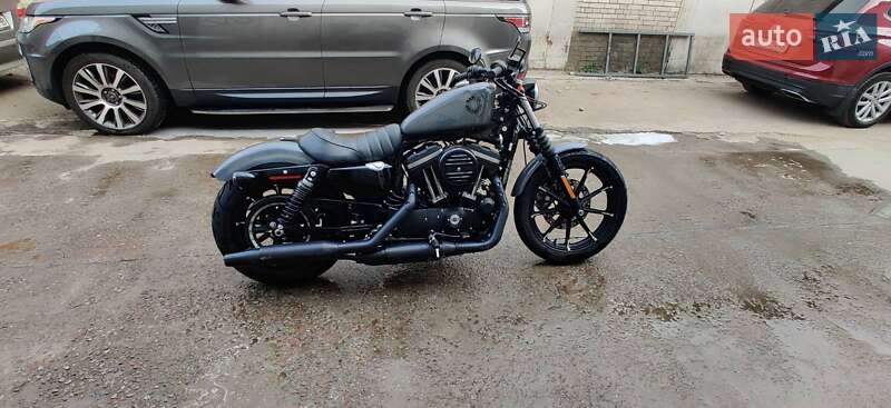 Мотоцикл Чоппер Harley-Davidson 883 Iron 2022 в 