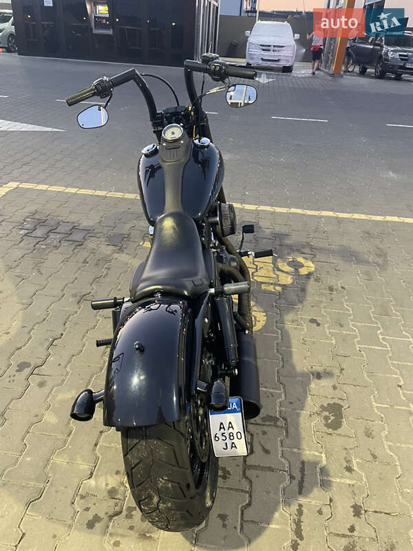 Боббер Harley-Davidson Dyna 2011 в Святопетровское