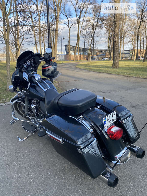Мотоцикл Классик Harley-Davidson FLHTCU Ultra Classic Electra Glide 2018 в 
