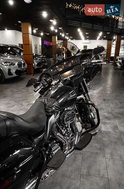 Мотоцикл Кастом Harley-Davidson FLHTCU Ultra Classic Electra Glide 2018 в 