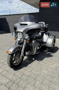Трайк Harley-Davidson FLHTCUTG 2016 в 