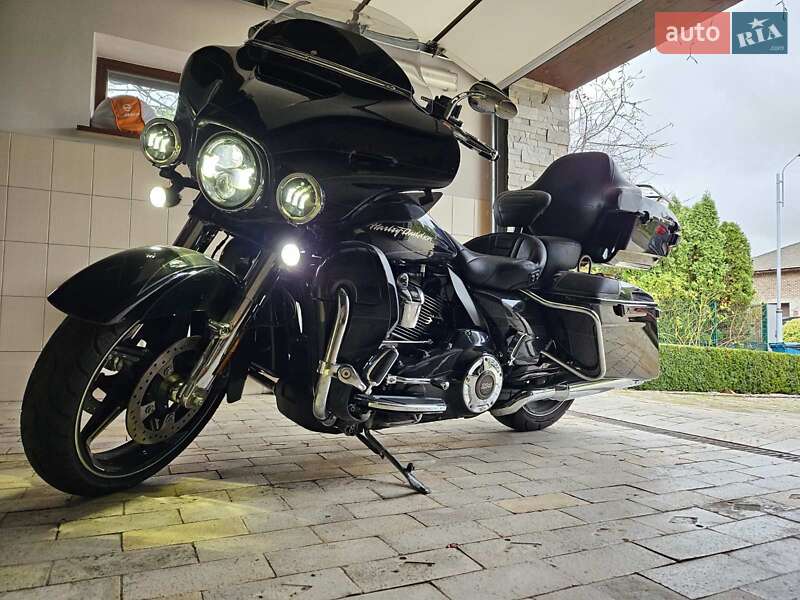 Harley-Davidson FLHXSE 2017
