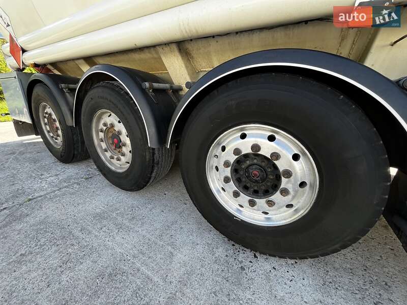 Цистерна полуприцеп Hendricks Goch 2003 в Львове