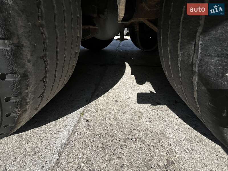 Цистерна полуприцеп Hendricks Goch 2003 в Львове