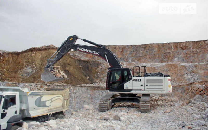 Гусеничный экскаватор Hidromek HMK 2025 в Ирпене