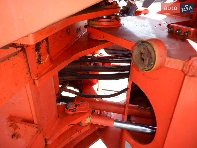 Фронтальні навантажувачі Hitachi LX 2005 в Одесі