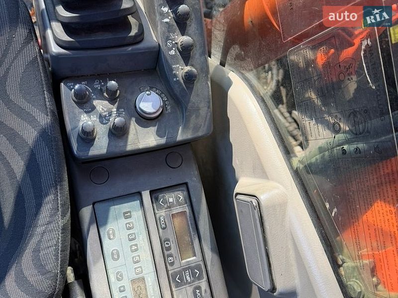 Колісний екскаватор Hitachi ZAXIS 2008 в Долині