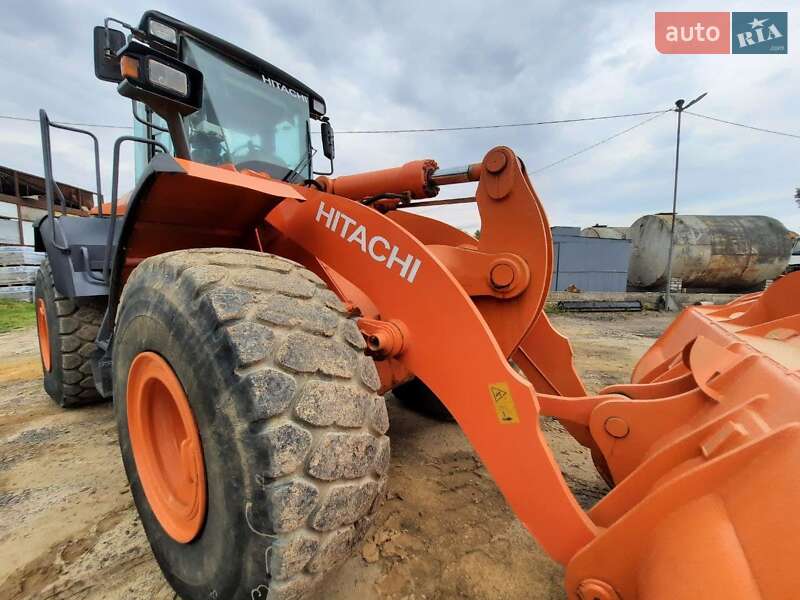 Фронтальный погрузчик Hitachi ZW 2006 в Луцке