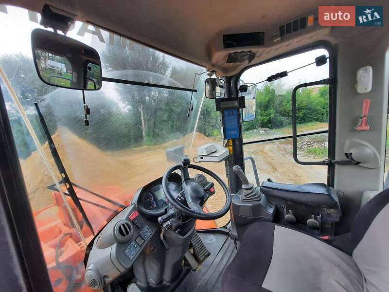 Фронтальный погрузчик Hitachi ZW 2006 в Луцке
