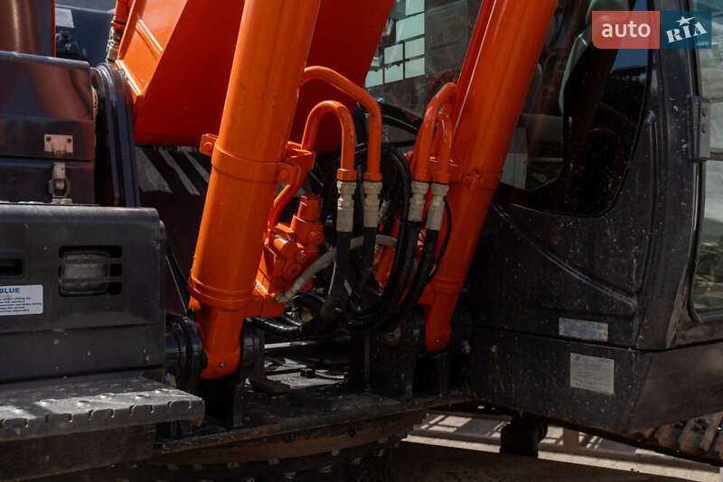 Гусеничный экскаватор Hitachi ZX 2021 в Житомире