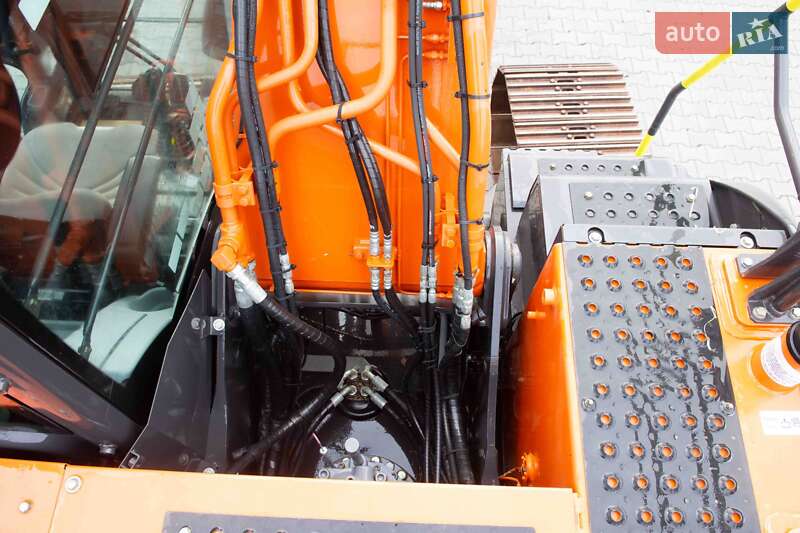 Гусеничный экскаватор Hitachi ZX 2021 в Житомире